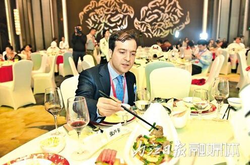 一盘“内江黑猪”回锅肉 扯动海内外美食家的眼球