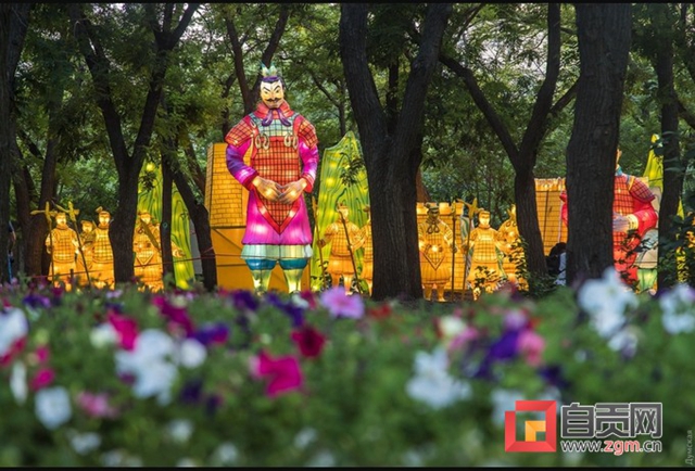 中乌两国彩灯工匠携手制灯 点亮乌克兰首场大型国际灯展