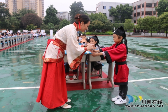 泸县城北小学开展2020年孔子文化周活动启动仪式