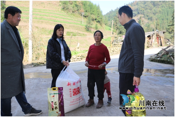 泸州国家高新区组织赴苗乡开展“两新联万村·党建助振兴”主题活动