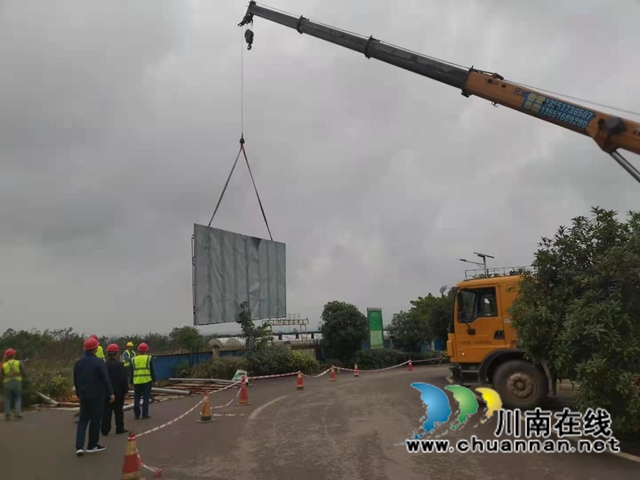 龙马潭区综合行政执法局：专项整治户外广告，全力提升城市“安全系数”