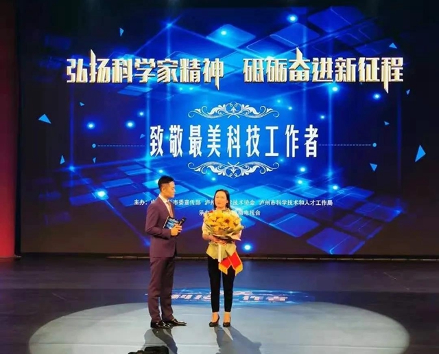 嫌医生态度不好，她就自己当医生！还成了医学博士
