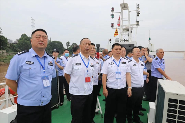 全省公安机关服务保障长江经济带高质量发展工作推进会在泸州召开