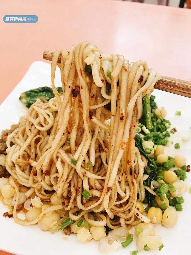 绝了！宜宾这几条美食街，没去过都不算真正的吃货!