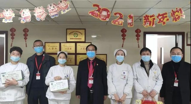 迎元旦 鼓干劲|合江县中医医院领导班子看望慰问一线职工！(图20)