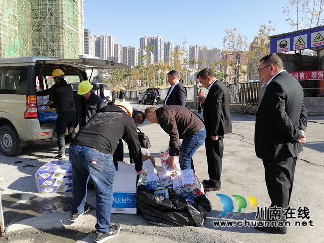 泸县：走访慰问在攀泸县籍农民工(图1)