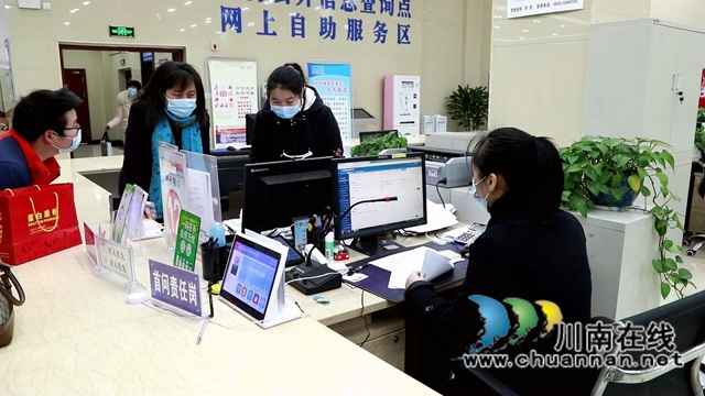 合江：新年上班第一天，窗口为民服务忙(图2)