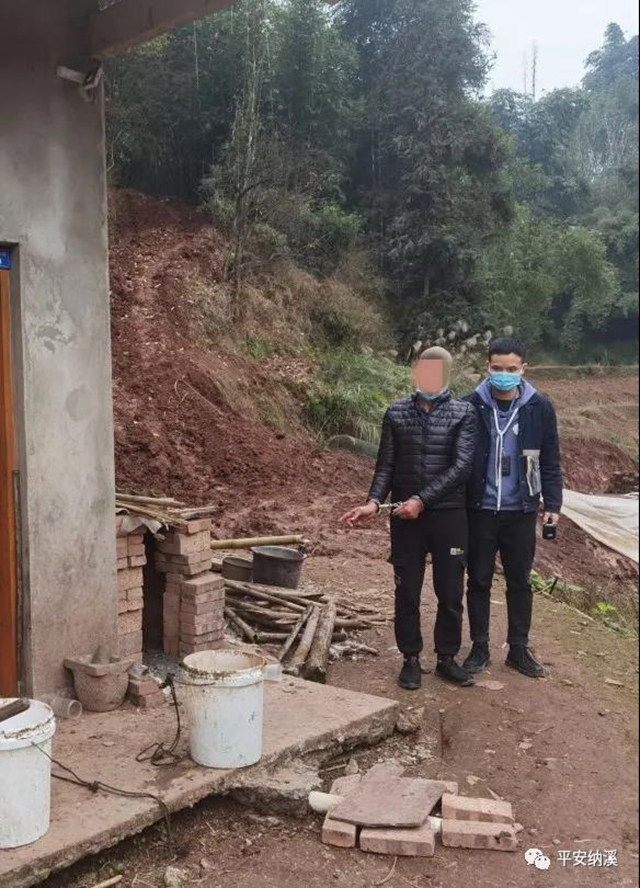 三男子盗窃挖掘机破碎头,纳溪警方抓了四人!(图3) 三男子盗窃挖掘机破碎头,纳溪警方抓了四人!(图3)