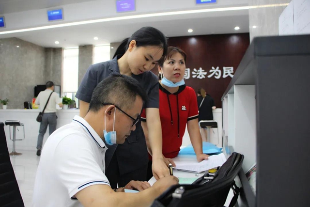 江阳法院刘红梅被授予“全省法院诉讼服务中心实质化建设先进个人”称号(图5) 江阳法院刘红梅被授予“全省法院诉讼服务中心实质化建设先进个人”称号(图5)
