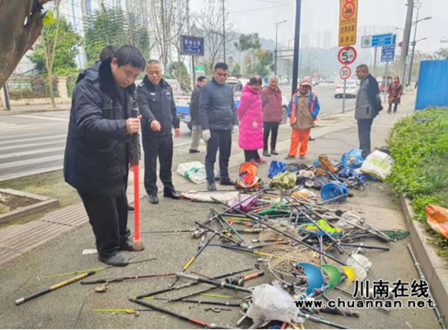 龙马潭区小市街道集中销毁非法垂钓者渔具(图2)