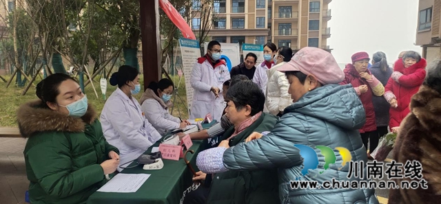 龙马潭区鱼塘街道：健康义诊进小区，服务你我零距离(图1)