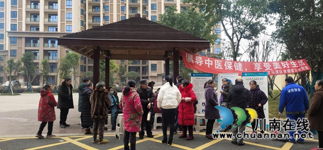 龙马潭区鱼塘街道：健康义诊进小区，服务你我零距离(图2)