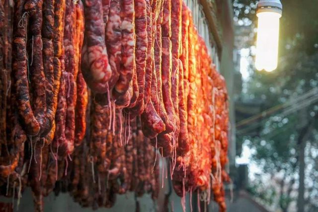 【分享】腌腊肉，10斤肉放多少盐？别放错了……(图2)