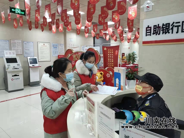 龙马潭区小市街道杜家街社区开展“天府健康码防疫码”志愿宣传活动(图2)