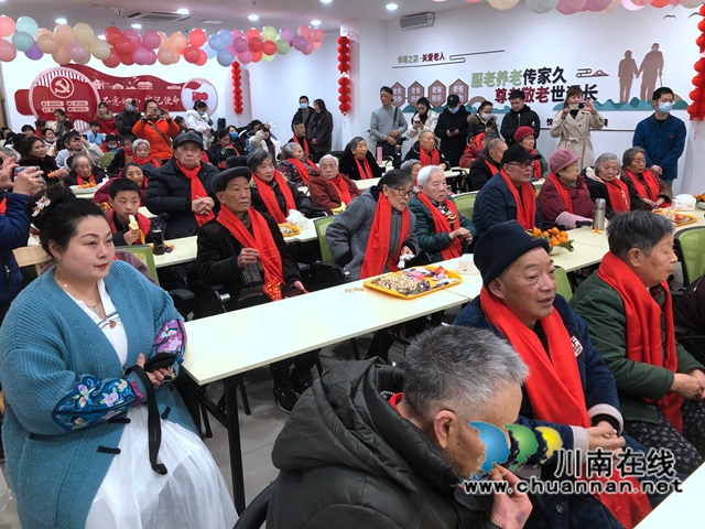 泸州：民歌联唱、笛子独奏……养老院里飞出幸福歌声！(图8)