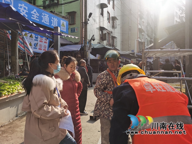 龙马潭区小市街道对在建工程项目保障农民工工资支付情况进行检查