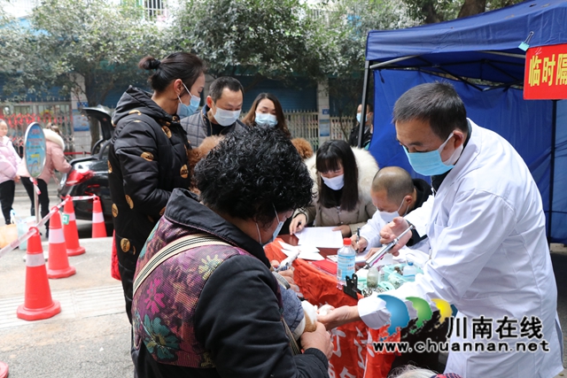 龙马潭区鱼塘街道：免费狂犬疫苗接种服务入社区