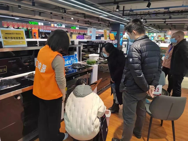 泸州市市场监管局开展春节前走访慰问暨安全大检查活动(图3)