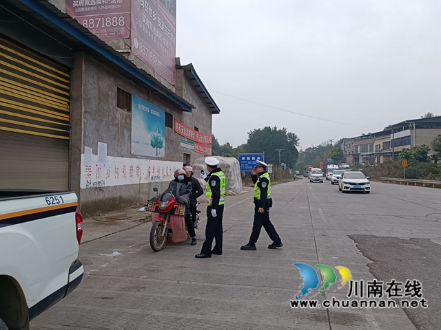 泸县云龙镇开展联合交通执法检查工作(图2) 泸县云龙镇开展联合交通执法检查工作(图2)