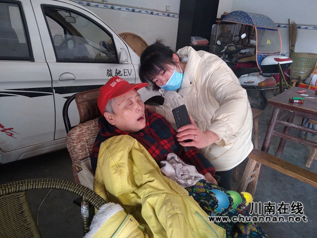 “您不方便，我们上门！”　泸县云龙镇为特殊人群上门提供养老保险资格认证服务