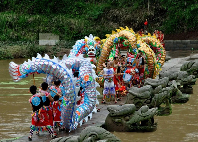 年味泸州丨祥龙腾飞、瑞狮欢跃……舞出“非遗”魅力祥龙腾飞、瑞狮欢跃……舞出“非遗”魅力(图3)