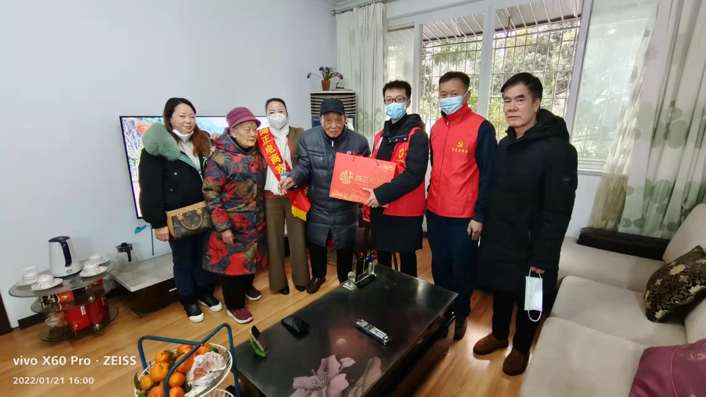龙马潭区红星街道金井湾社区开展社企共建“不忘初心送温暖”活动(图3) 龙马潭区红星街道金井湾社区开展社企共建“不忘初心送温暖”活动(图3)
