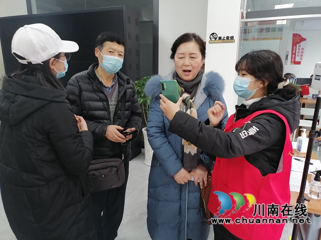 龙马潭区红星街道双桂社区：上门认证提速度，社保服务有温度