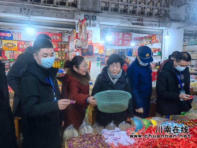 龙马潭区小市街道开展节前食品安全检查(图3)