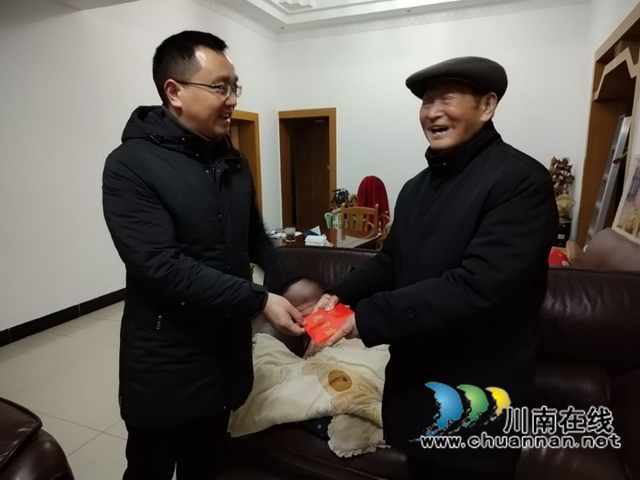 龙马潭区小市街道杜家街社区：人大代表新春走访慰问九旬抗战老兵