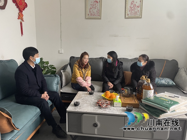 曾泽兰率队到泸县云龙镇走访慰问“全国三八红旗手”