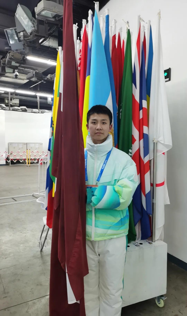 骄傲！21岁泸州小伙儿登上冬奥会开幕式，担任执旗手