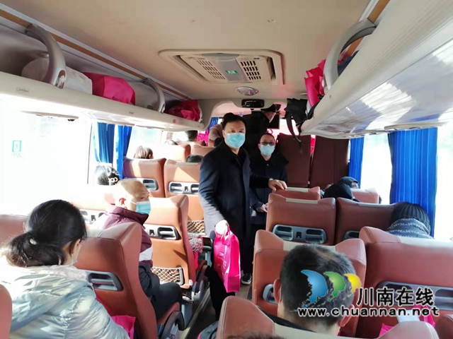 巴适！43名泸县籍农民工免费返岗广东中山(图3)