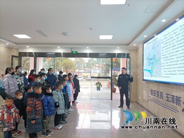 龙马潭区红星街道长桥社区新时代文明实践站开展感受警营文化接收法治教育实践活动(图4)