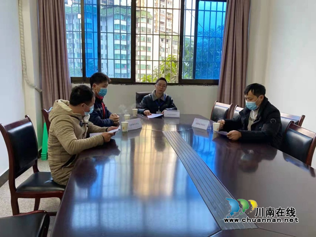 合江县市场监管局符阳市场监管所对1小区电梯使用单位、维保单位进行行政约谈