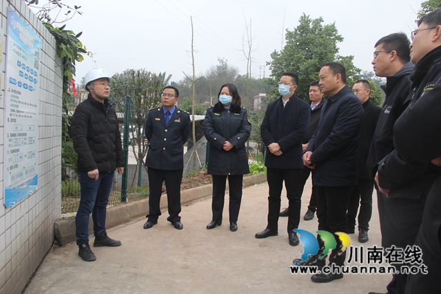 泸州市城管执法局局长何刚带队调研泸县综合行政执法局工作