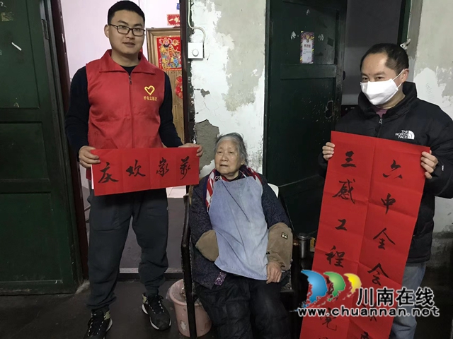 龙马潭区小市街道上大街社区组织开展“我们的节日——迎新春 春联进家门”活动