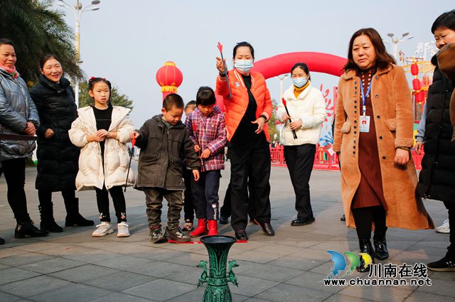 纳溪:穿汉服玩游戏,欢欢喜喜“闹元宵”(图5) 纳溪:穿汉服玩游戏,欢欢喜喜“闹元宵”(图5)