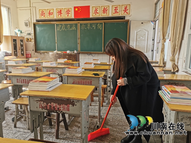 泸县百和镇百和中心小学校开展爱国卫生运动(图2)