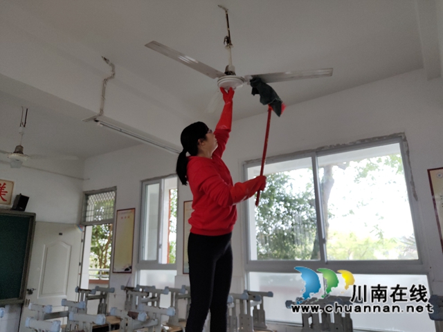 泸县百和镇百和中心小学校开展爱国卫生运动(图4)