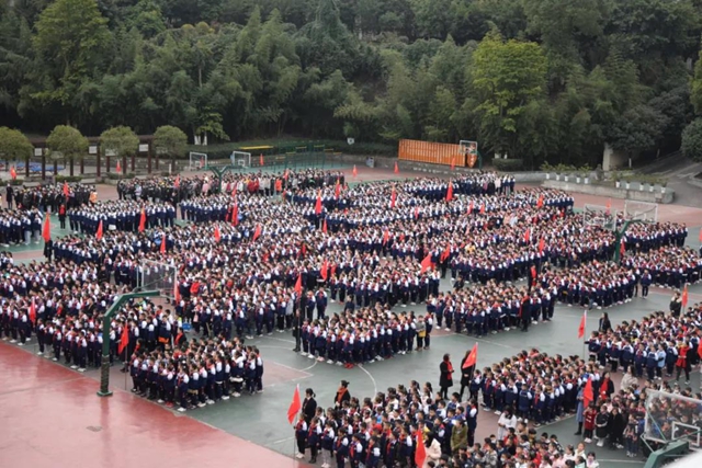 虎虎生威，一起向未来！泸州十八中学校举行2022年春期开学典礼