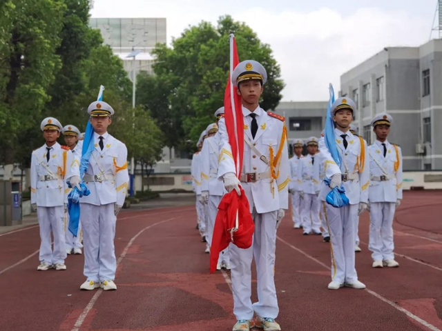 虎虎生威,一起向未来!泸州十八中学校举行2022年春期开学典礼(图3) 虎虎生威,一起向未来!泸州十八中学校举行2022年春期开学典礼(图3)
