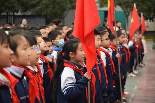 虎虎生威,一起向未来!泸州十八中学校举行2022年春期开学典礼(图6) 虎虎生威,一起向未来!泸州十八中学校举行2022年春期开学典礼(图6)