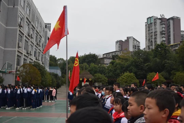 虎虎生威,一起向未来!泸州十八中学校举行2022年春期开学典礼(图9) 虎虎生威,一起向未来!泸州十八中学校举行2022年春期开学典礼(图9)