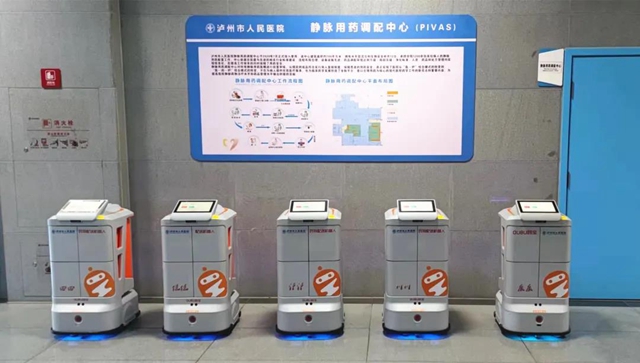 冬奥同款！泸州市人医配送机器人小组投入使用(图2)