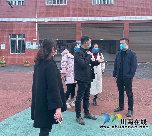 黄祖玺一行到泸县得胜小学检查指导开学疫情防控及安全工作