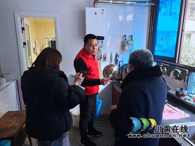 龙马潭区小市街道下大街社区：人大代表助力燃气安全排查，“敲门”拧紧燃气“安全阀”(图2)