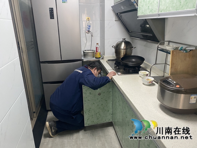 龙马潭区鱼塘街道开展燃气安全入户大排查