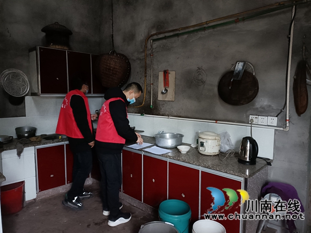 泸县云龙镇持续开展城乡燃气安全隐患入户排查工作