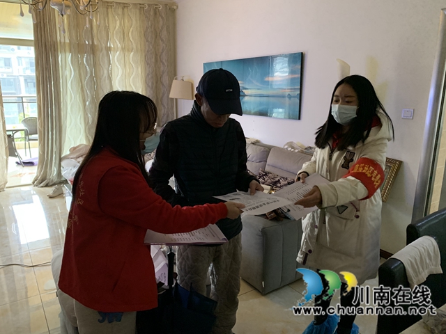 江阳区华阳街道： 敲门行动，把燃气安全和防疫知识送到家