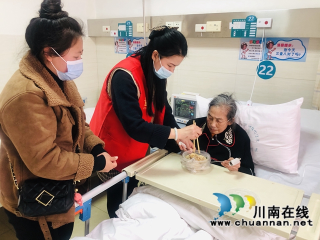 龙马潭区红星街道大驿坝社区：关爱特困老人，践行我为群众办实事